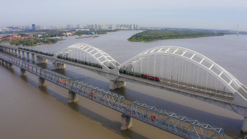 哈爾濱松花江特大橋。哈爾濱市委宣傳部供圖