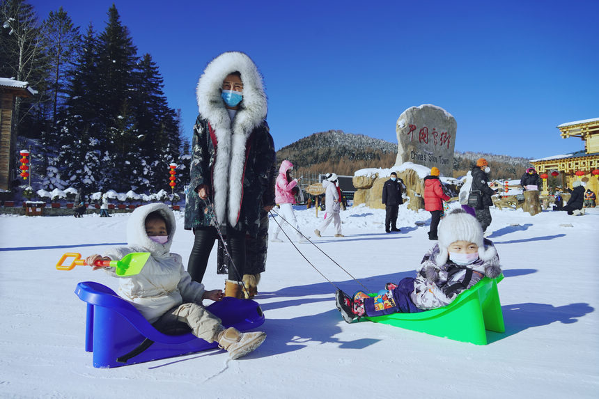 “雪”迎八方客 中國(guó)雪鄉(xiāng)景區(qū)正式開園