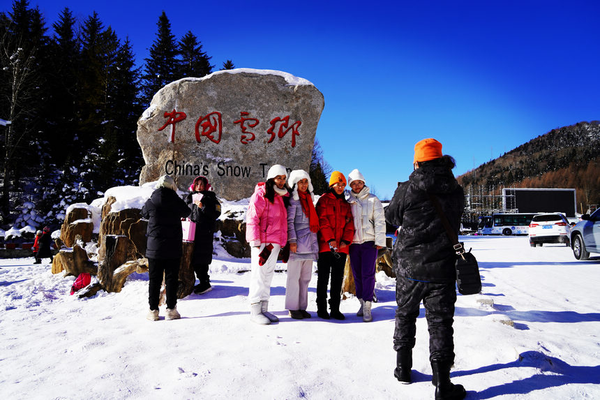 “雪”迎八方客 中國雪鄉(xiāng)景區(qū)正式開園