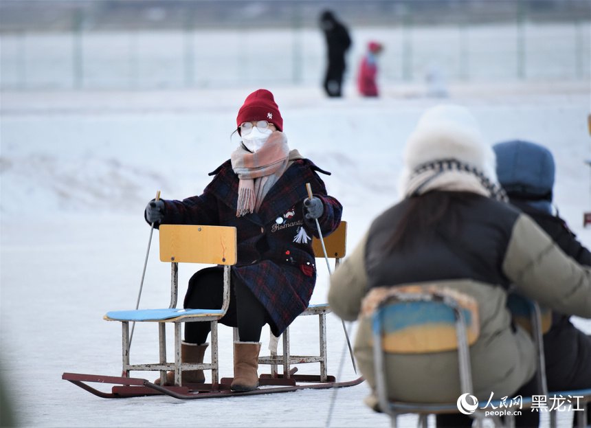 新春走基層｜冰爬犁、雪滑梯 哈爾濱玩冰樂雪趣味多