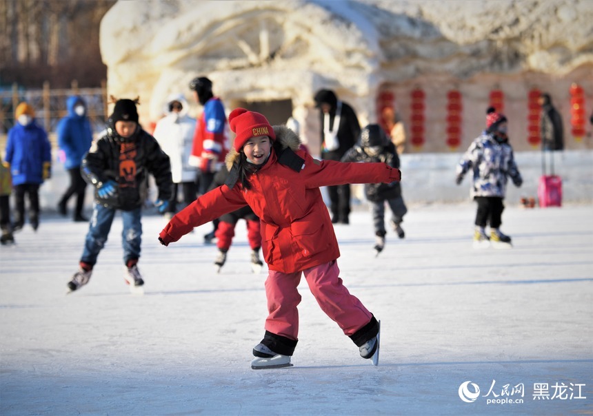 全民健身上冰雪 哈爾濱公益冰場迎來“熱”潮