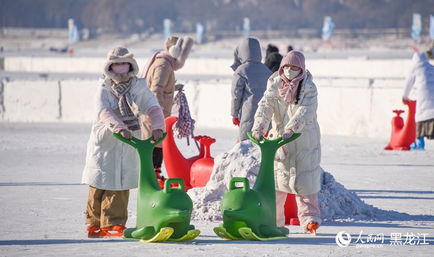 冰天雪地哈爾濱 賞冰樂雪正當(dāng)時