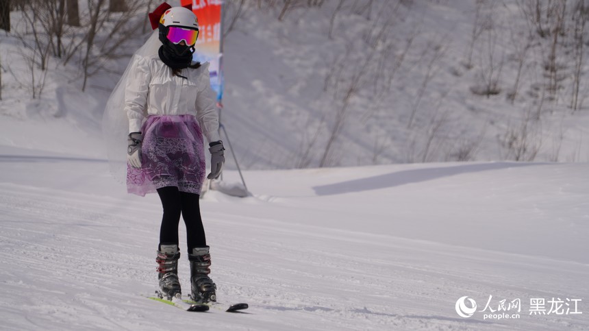 黑龍江亞布力：游客暢享春雪季