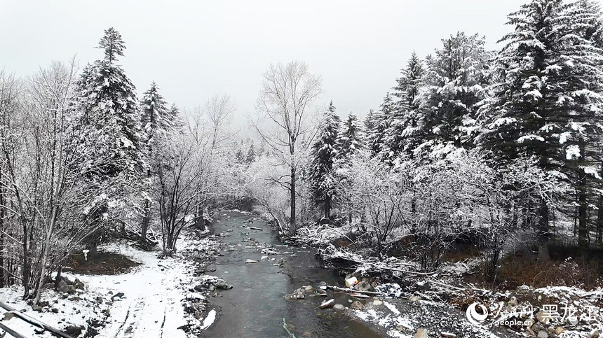 中國雪鄉(xiāng)景區(qū)迎來今秋首場降雪